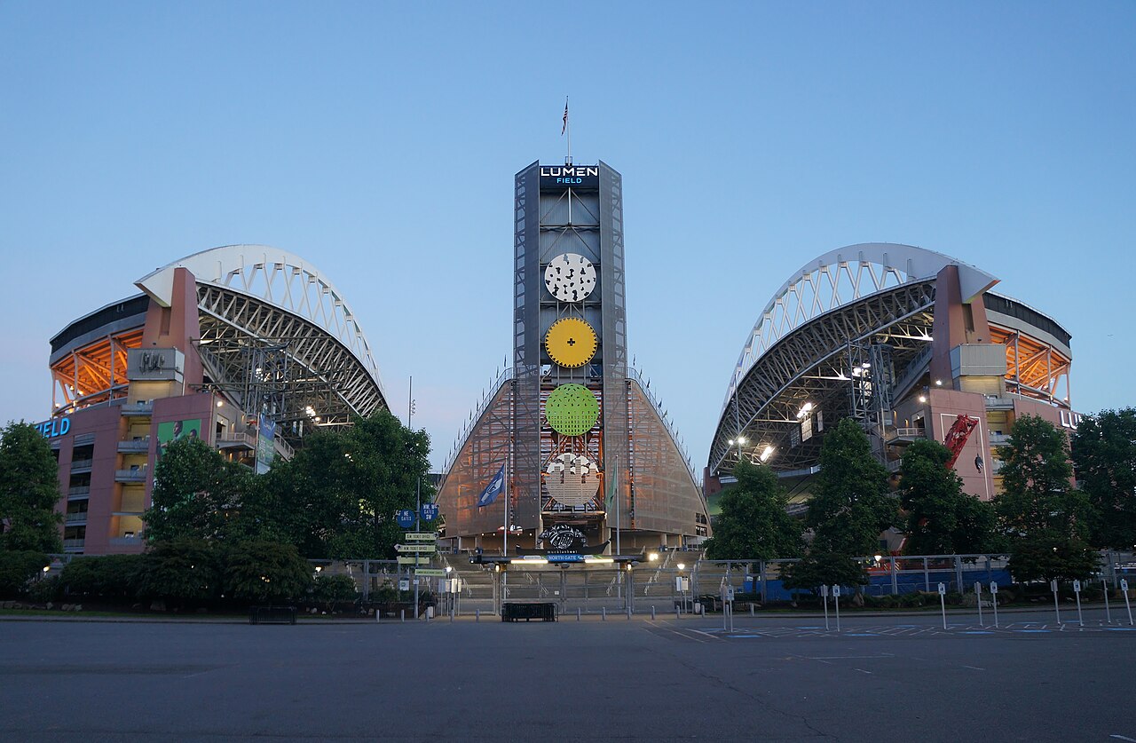 平台公告·球场看台实景